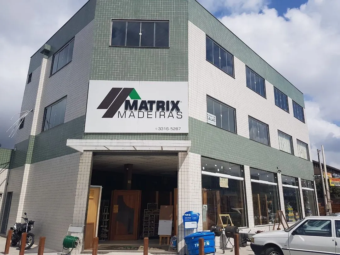 Fachada Matrix Madeiras